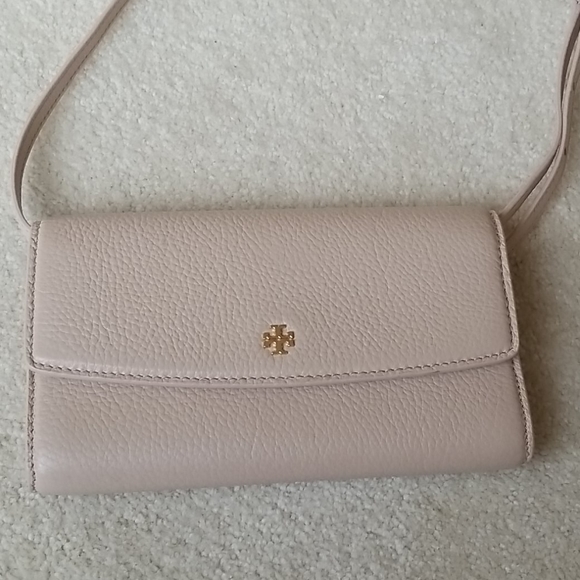 Tory Burch Handbags - NWOT New never used Tory Burch clutch/purse